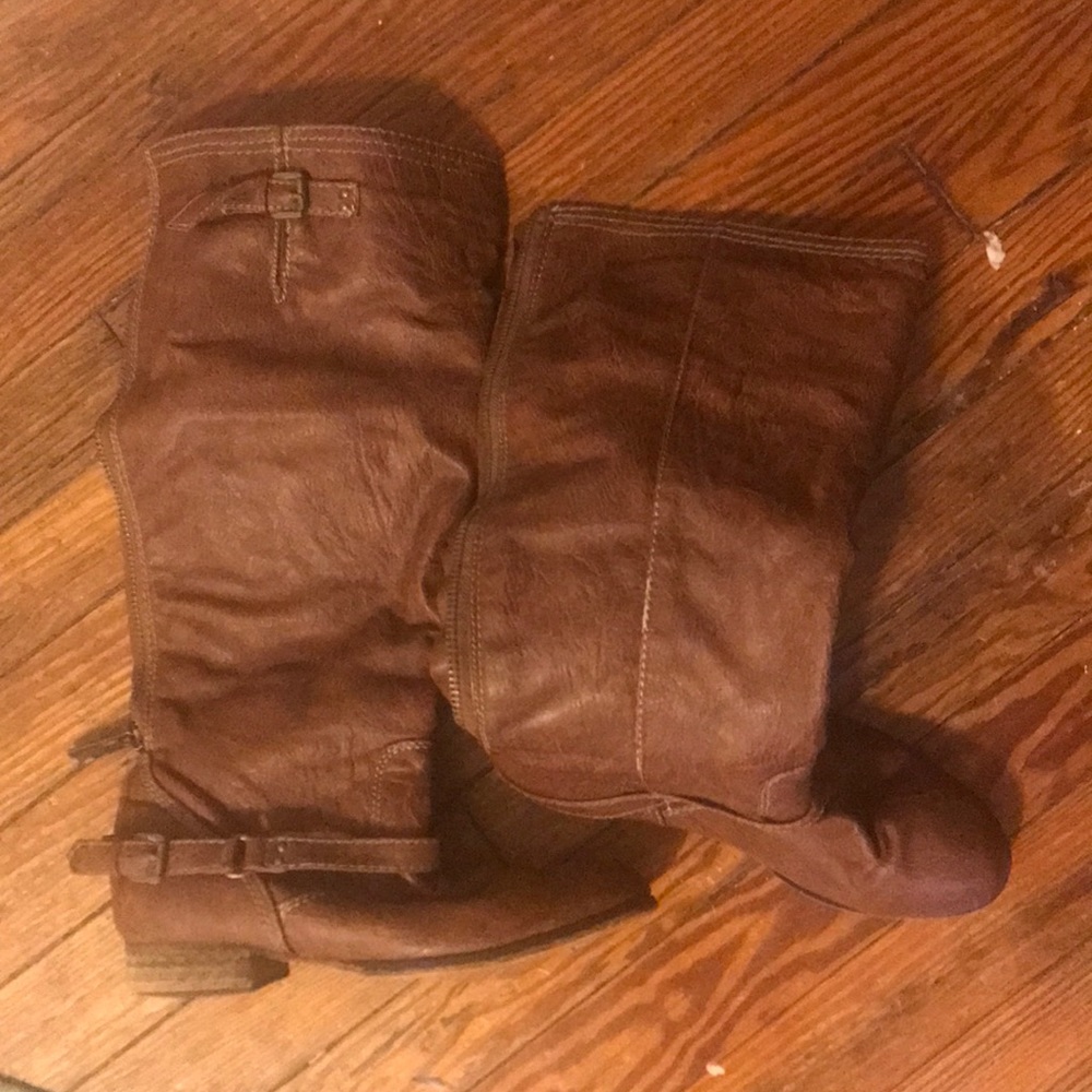 Knee boots